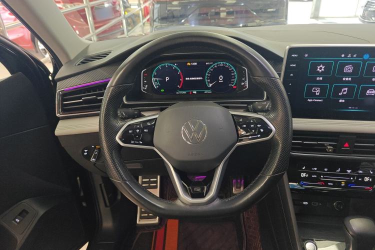 Used Volkswagen Tiguan L 2023 330TSI Automatic Two-Wheel Drive R-Line Enjoyment Edition
