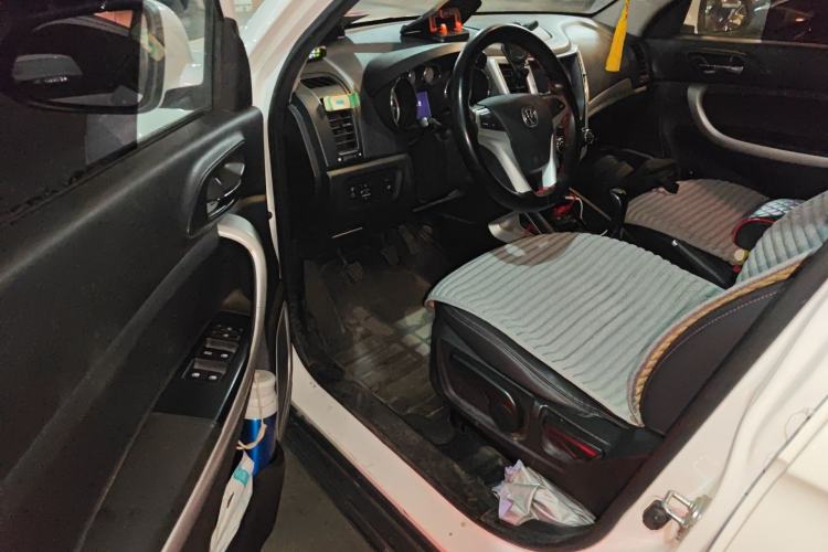 Used CHANGAN CS35 2016 1.6L Manual Luxury Model China IV Standard