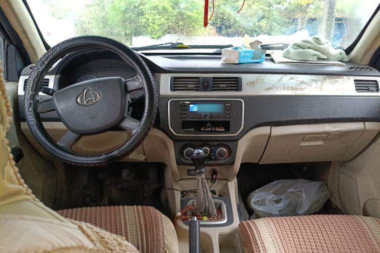 Used CHANGAN KAICHENG Shenqi F30 2016 1.5L Comfort Plus Long Wheelbase DAM15L Center Console