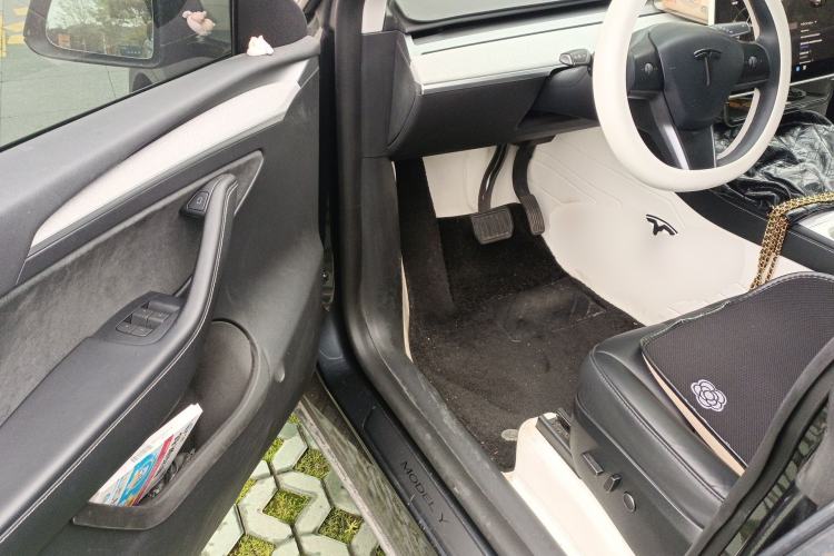 Used Tesla Model Y 2024 Rear-Wheel-Drive Version Driver Seat