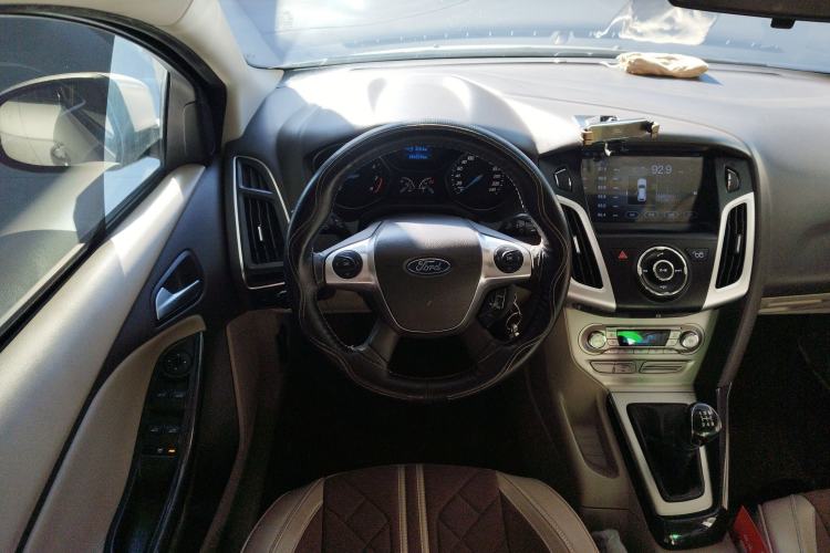 Used Ford Focus 2012 Sedan 1.6L Manual Fashion Edition
