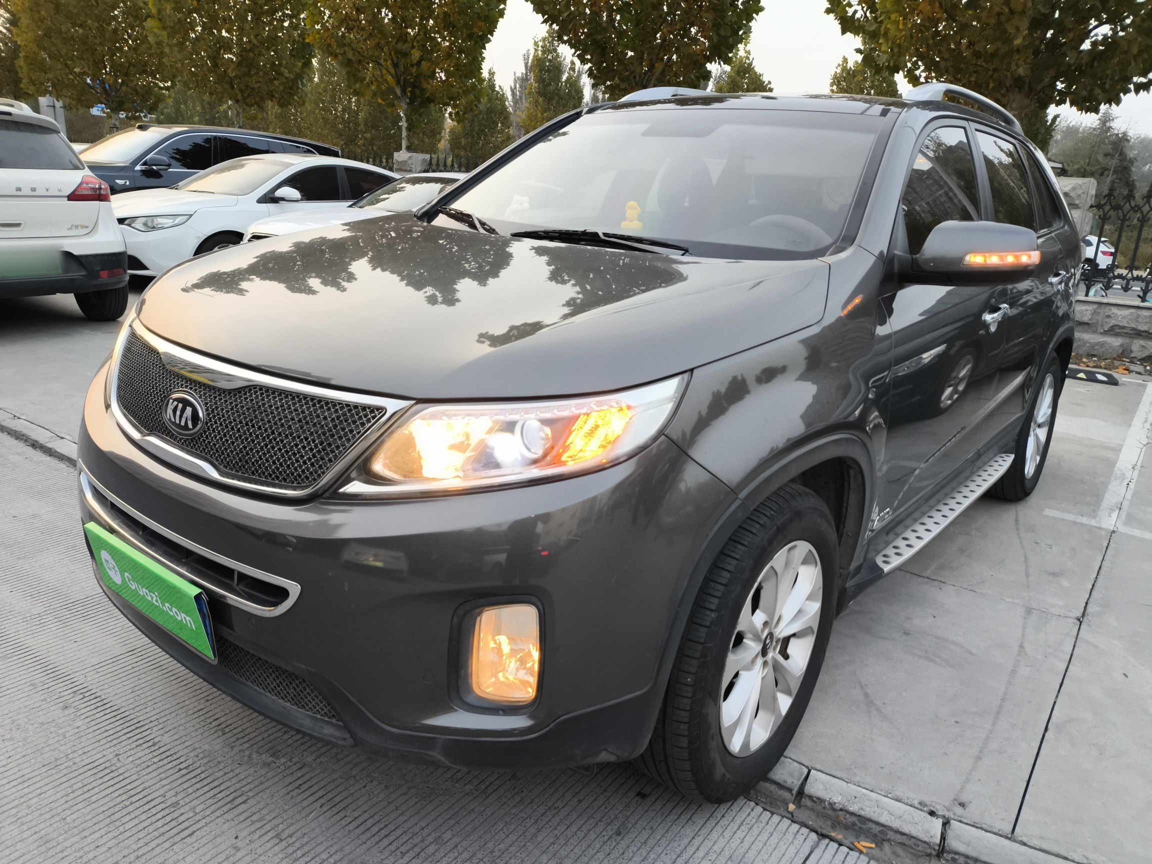 Под передней частью автомобиля