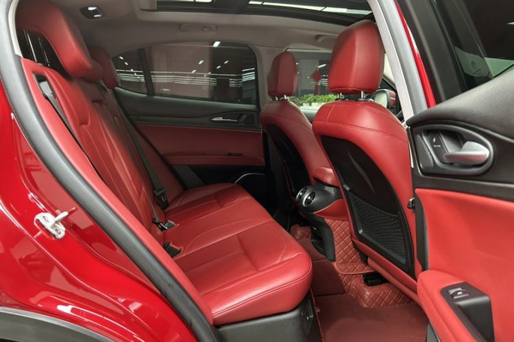 Used Alfa Romeo Stelvio 2017 2.0T 200HP Luxury Edition
