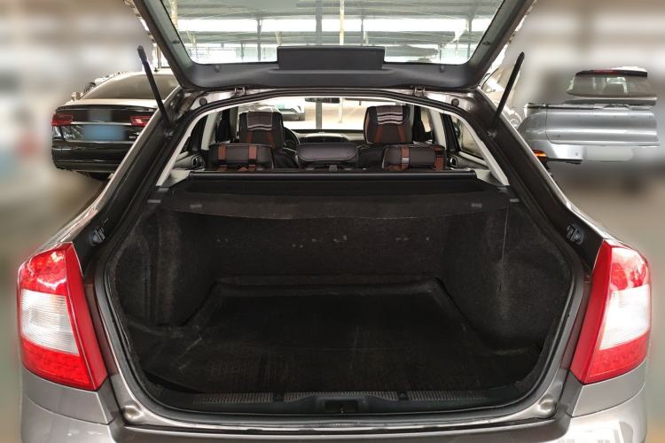 Used Skoda Octavia 2014 1.6L Automatic Yijie Edition Trunk