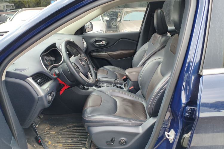 Used Jeep Cherokee 2016 2.4L Professional Smart Version Left Front Seat