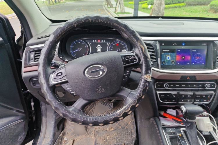 Used GAC Trumpchi GS8 2017 320T Two-Wheel Drive Luxury Smart Connectivity Version (7 Seats) Steering Wheel