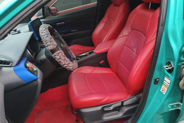 Used Toyota C-HR 2018 2.0L Luxury Sunroof Version China VI Standard