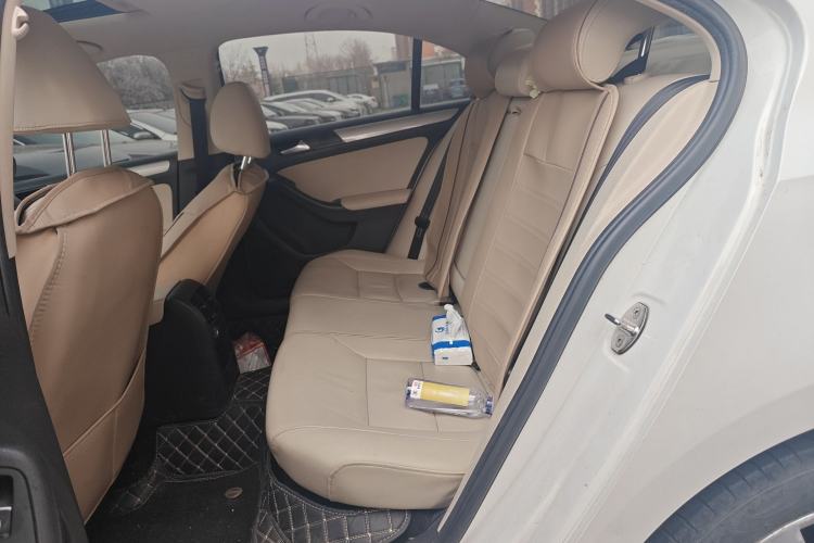 Used Volkswagen Sagitar 2015 1.6L Automatic Comfort Model
