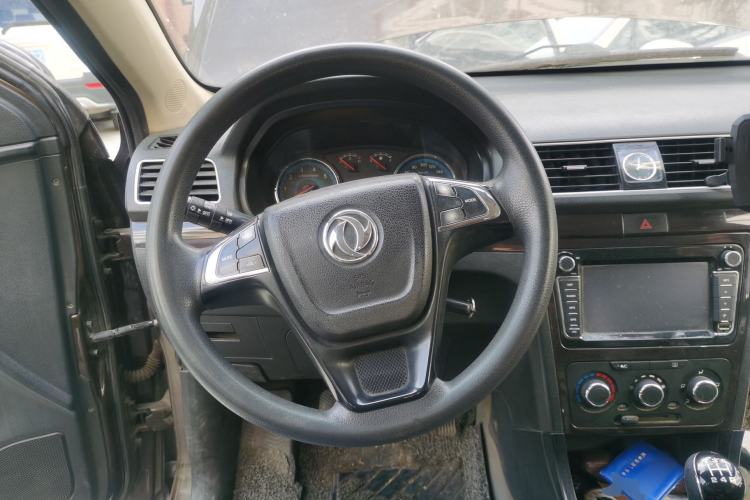 Used Dongfeng Fengon 360 2015 1.5L Manual Comfort 7-Seater China IV Standard
