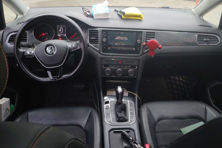 Used Volkswagen Golf Sportsvan 2018 230TSI Automatic Luxury Model Center Console