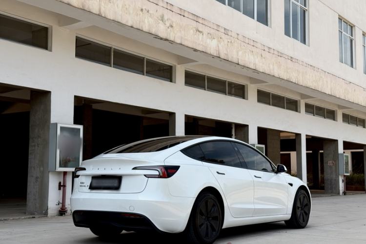 Used Tesla Model 3 2025 Rear-Wheel-Drive Version Exterior 4