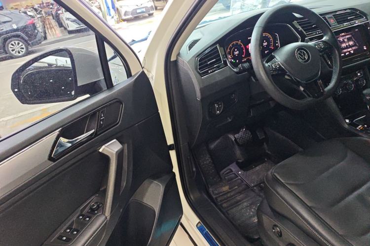 Used Volkswagen Tiguan L 2021 330TSI Automatic Two-Wheel Drive Smart Edition
