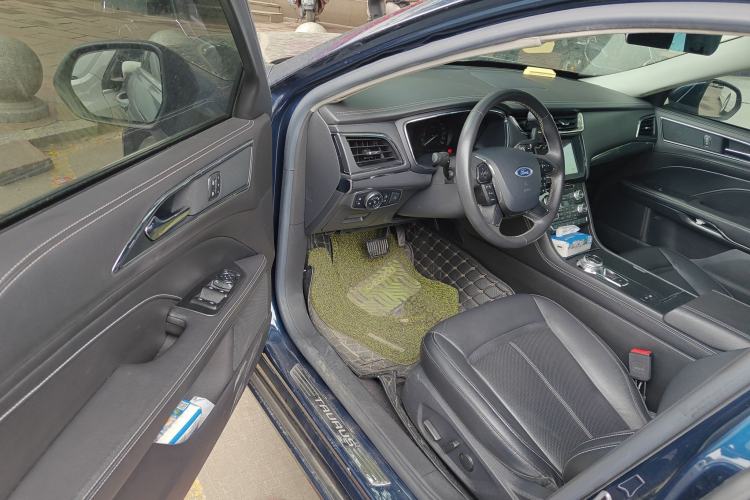 Used Ford Taurus 2017 Facelifted EcoBoost 245 Fashion Edition Driver Seat