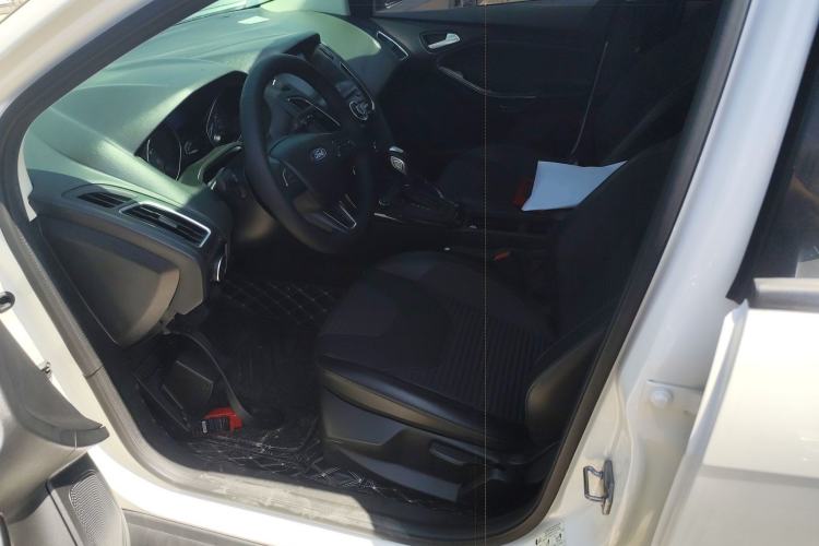 Used Ford Focus 2018 Sedan Classic 1.6L Automatic Trendy SmartDrive Edition Left Front Seat