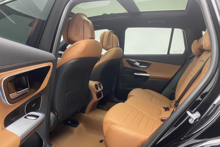 Used Mercedes-Benz GLC 2025 GLC 260 L 4MATIC Dynamic Edition Interior 3