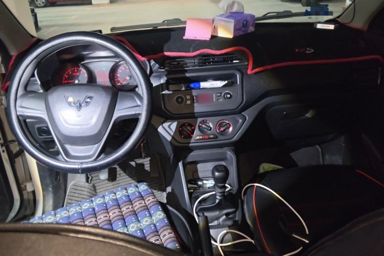 Used Wuling Hongguang 2019 1.5L S Basic Version China VI Standard LAR