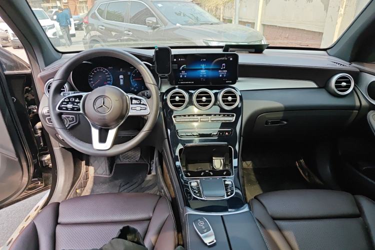 Used Mercedes-Benz GLC 2022 Second Facelift GLC 260 L 4MATIC Dynamic Edition Center Console