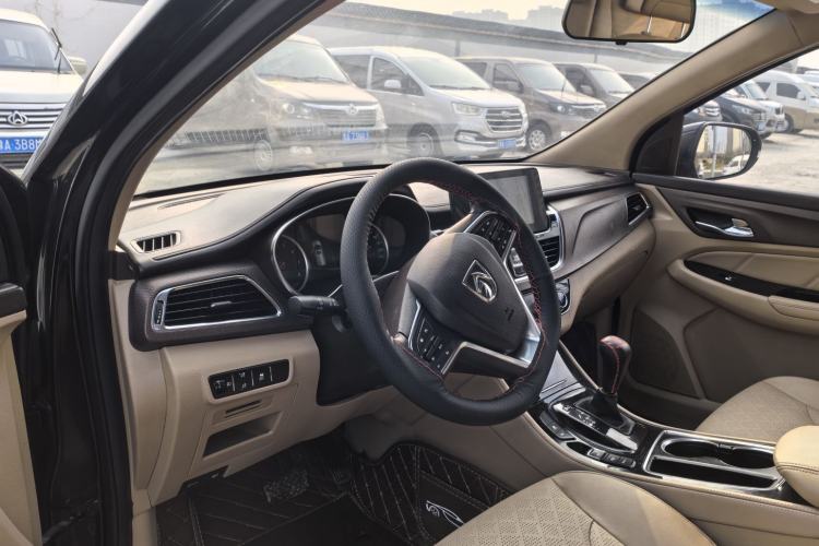 Used Baojun 730 2017 1.8L iAMT Luxury Version 7-Seater Audio And AC Panel