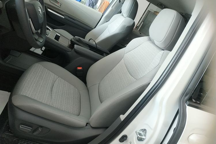 Used Toyota SIENNA 2026 Model 2.5L Dual-Engine Two-Wheel-Drive Comfort Edition Left Front Seat