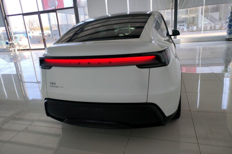 Used Tesla Model Y 2026 Long-Range All-Wheel-Drive Model