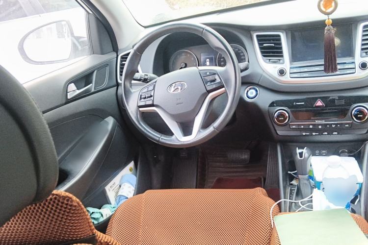 Used Hyundai Tucson 2018 1.6T Dual-Clutch Two-Wheel Drive 15th Anniversary Special Edition Steering Wheel