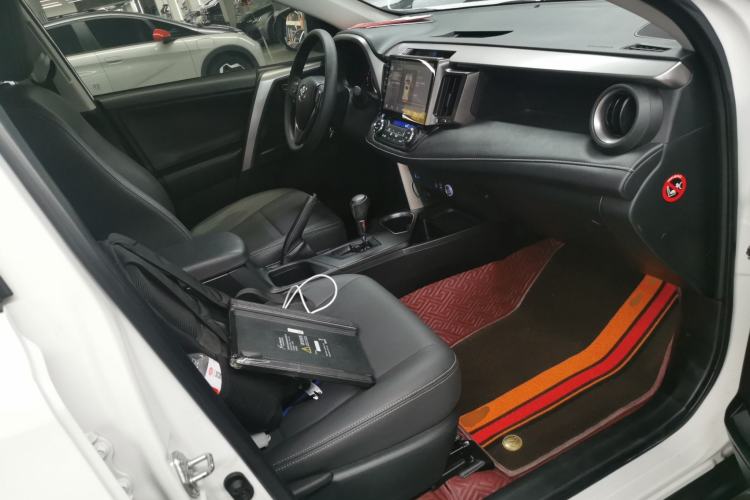 Used Toyota RAV4 2016 2.0L CVT Two-Wheel Drive Fashion Edition China V Standard