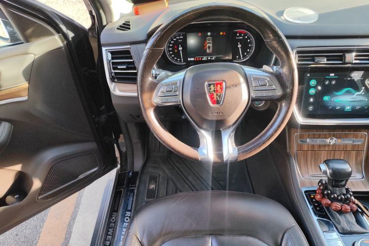 Used Roewe RX8 2018 30T Smart Connectivity All-Wheel Drive Supreme Edition
