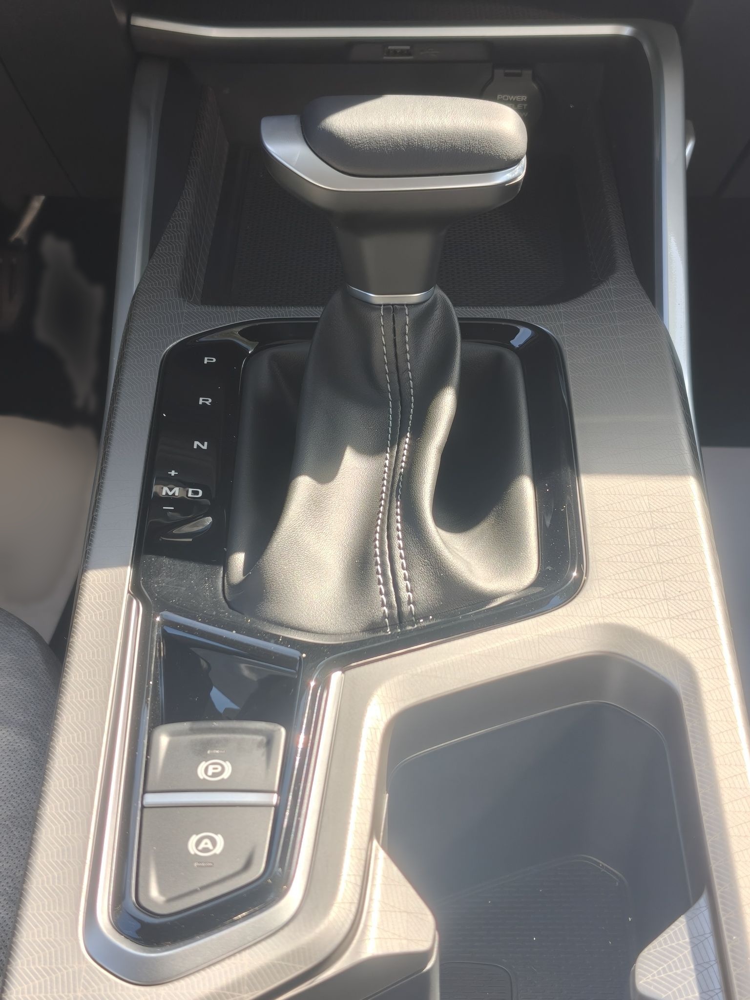Geely Auto Emgrand 2023 4th Generation Champion Edition 1.5L CVT Luxury Model — снимка 12