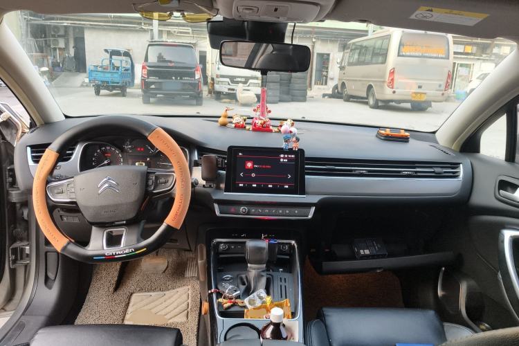 Used Citroen C5 2017 350THP Automatic Luxury Model Center Console