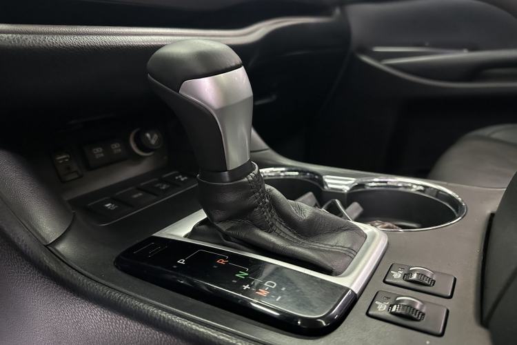 Used Toyota Highlander 2018 2.0T Four-Wheel Drive Prestige Version 7 Seats China VI Standard