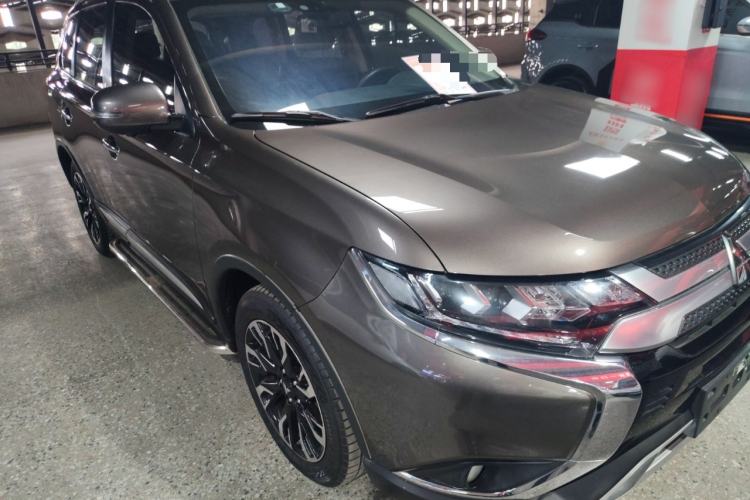 Used Mitsubishi Outlander 2019 2.4L 4x4 Zhi Xiang Edition 7 Seats China V Emission Standard