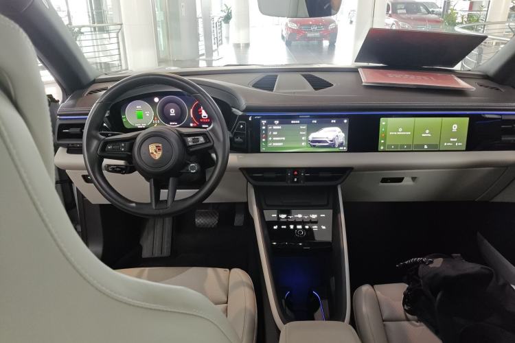 Used Porsche Macan 2024 Macan 4 Center Console