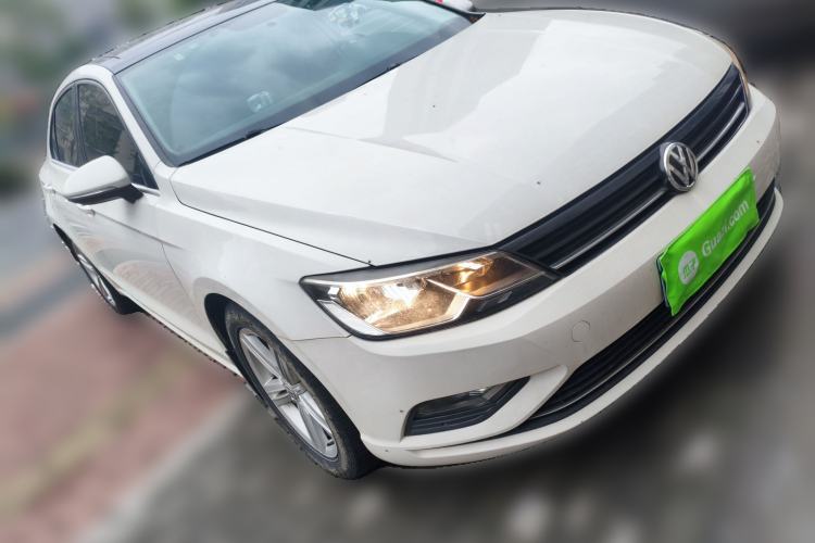 Used Volkswagen Lamando 2015 280TSI DSG Comfort Edition Front Right 45 Deg