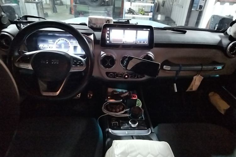 Used BAIC Off-Road BJ40 2023 2.0T Automatic Four-Wheel Drive Urban Hunter Edition Chivalrous Type Center Console