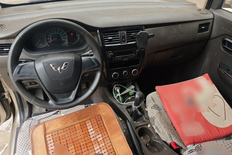 Used Wuling Rongguang V 2018 1.5L Practical Version Center Console