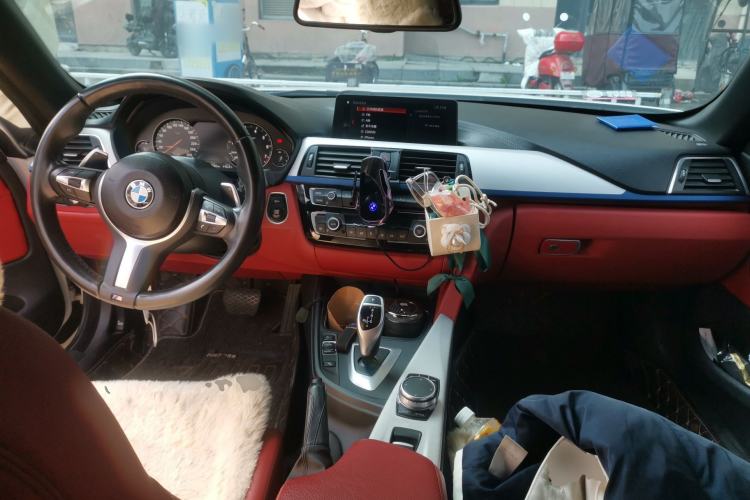 Used BMW 4 Series 2019 425i Convertible M Sport Package Center Console