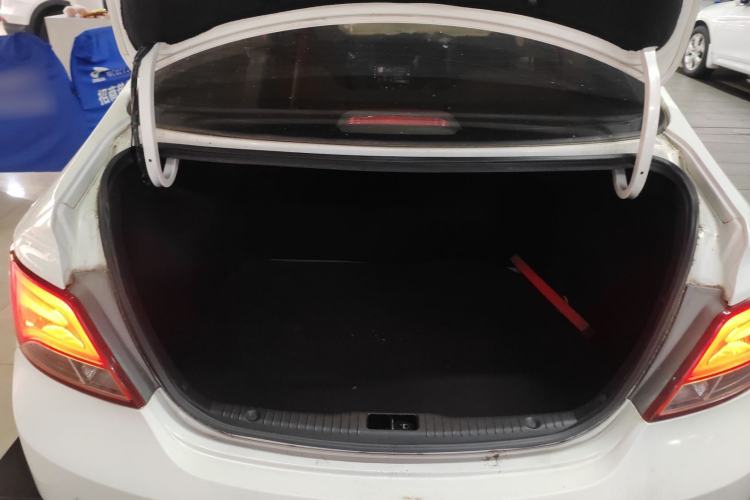 Used Hyundai Verna (older generation) 2014 1.4L Automatic Leading-Edge GLX Trunk