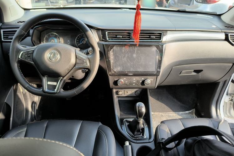 Used Dongfeng Fengon 580 2018 1.8L Manual Comfort Model Center Console