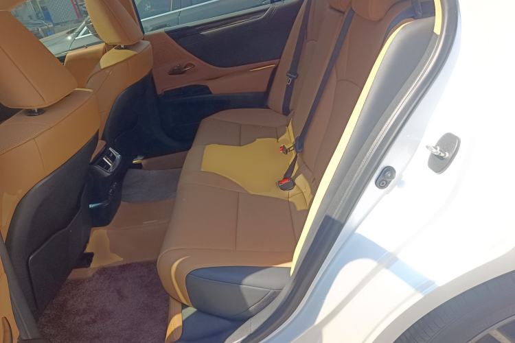 Used Lexus ES 2022 200 Excellence Edition
