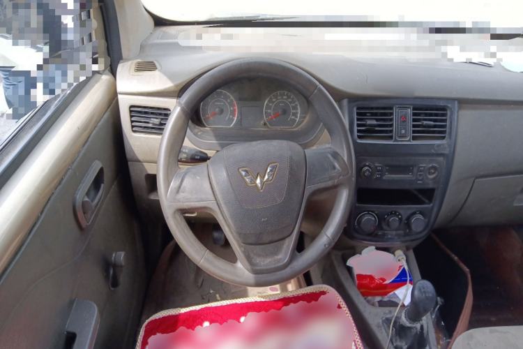 Used Wuling Rongguang V 2016 1.2L Practical Model Non-Power-Assisted Steering Wheel