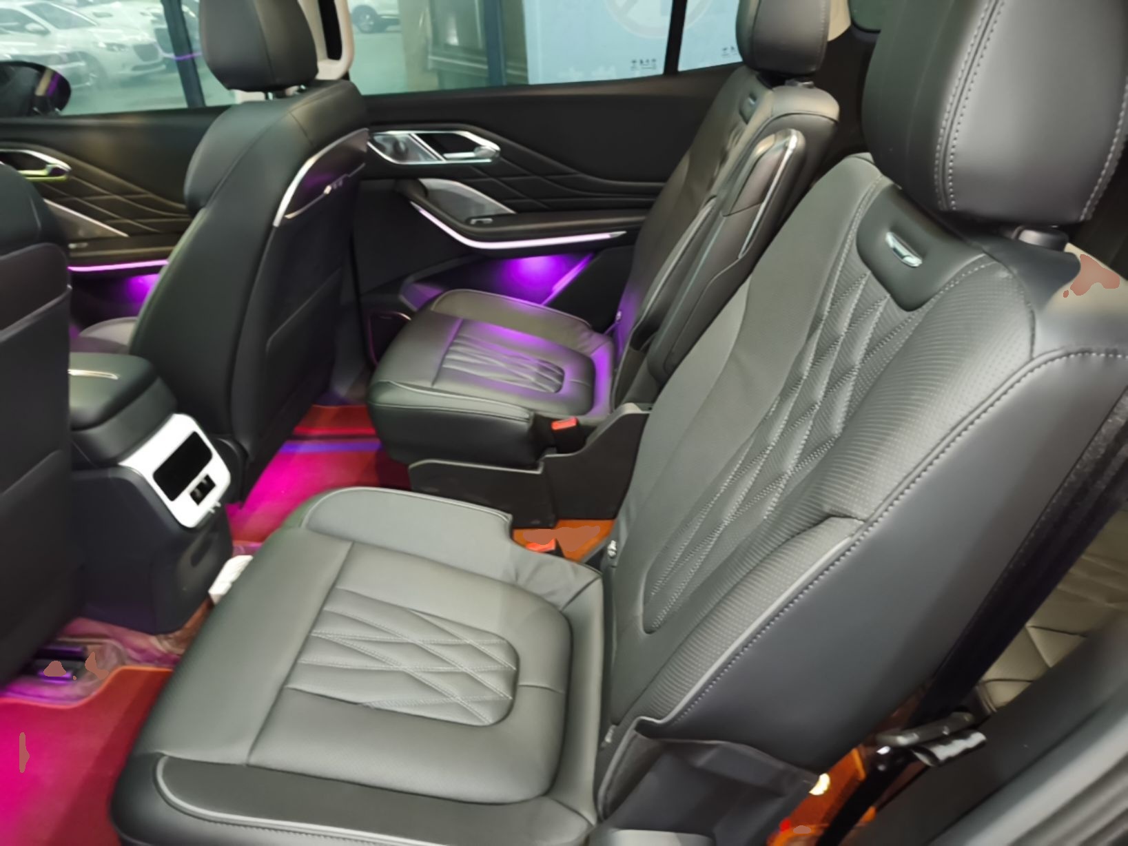 Hongqi HS7 PHEV 2024 2.0T PHEV Four-Wheel Drive Flagship Edition 6 Seats — снимка 20