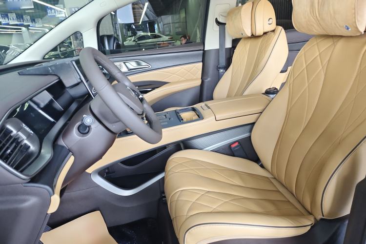 Used Denza D9 2024 DM-i 980 Four-Wheel Drive Prestige Model
