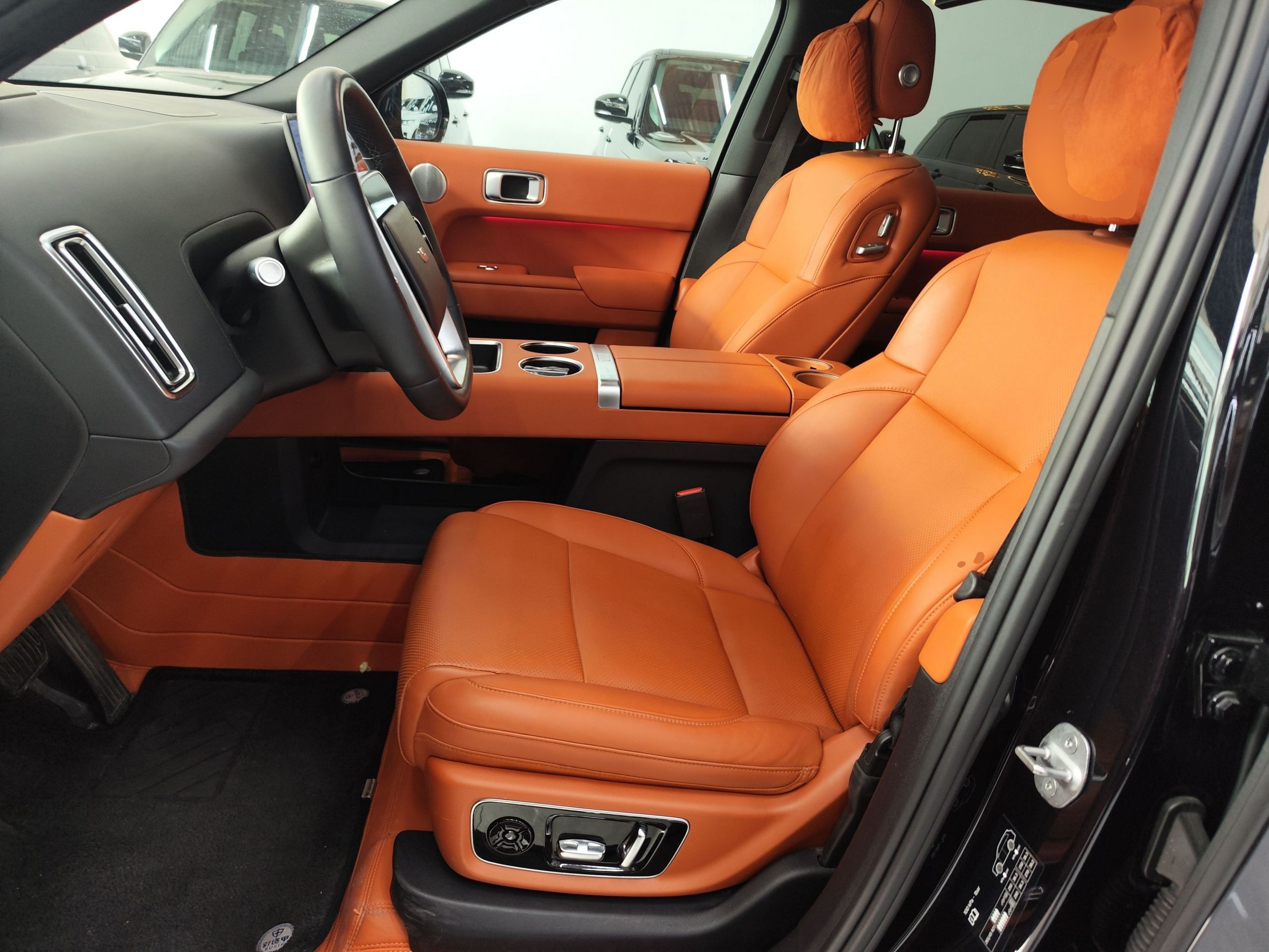 المقاعد الأمامية داخل السيارة