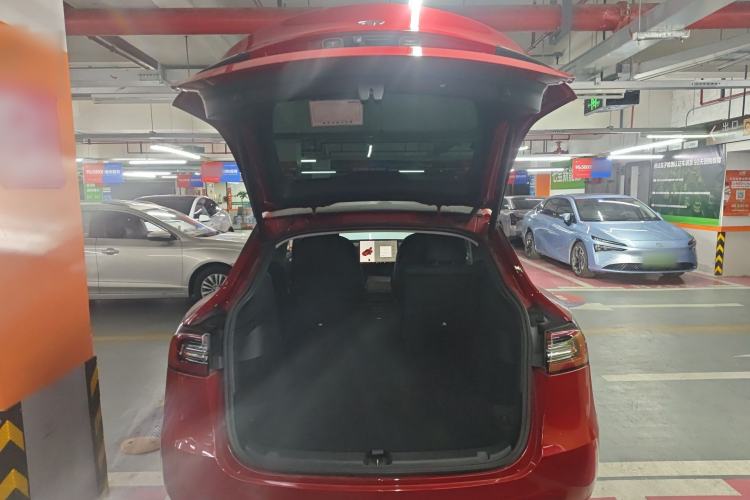 Used Tesla Model Y 2021 Standard Range Rear-Wheel Drive Version Trunk