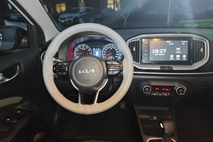 Used Kia kx1 Stonic 2021 1.4L CVT Sunroof Model
