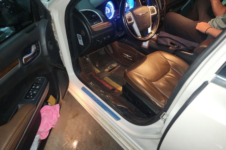 Used Chrysler 300C 2014 3.0L Excellence Edition Driver Seat