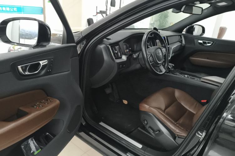 Used Volvo XC60 2021 T5 4x4 Smart Luxury Edition Driver Seat