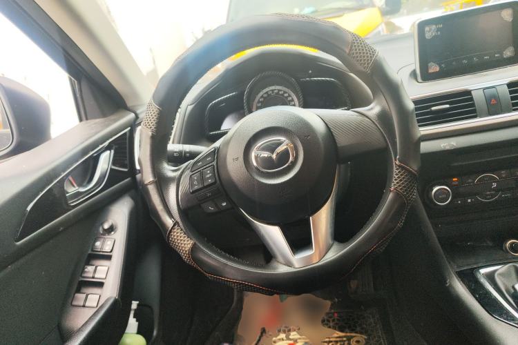 Used Mazda 3 Axela 2016 Sedan 1.5L Manual Luxury Model
