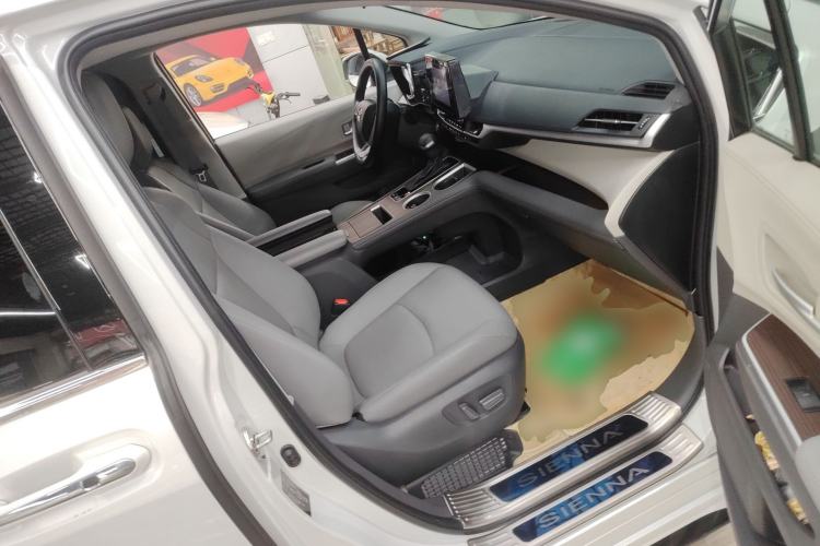 Used Toyota SIENNA 2023 2.5L Hybrid Luxury Edition Right Front Seat