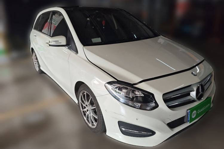 Used Mercedes-Benz B-Class 2015 B 200 Sport Edition Front Right 45 Deg